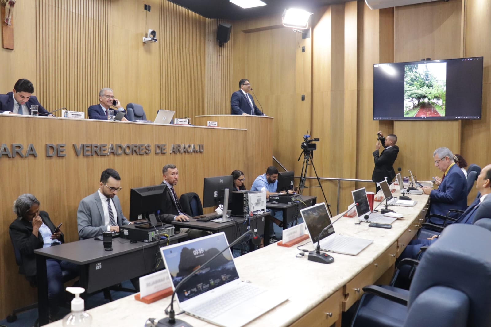 Pequeno Expediente reúne discussão sobre crise hídrica, avanços na infraestrutura e cenário político nacional 