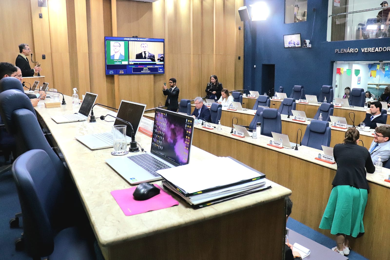 Pequeno expediente: vereadores parabenizam gestão pela ordem de serviço da UBS Humberto Mourão e realizam críticas em relação à empresa de lixo e salário dos servidores 