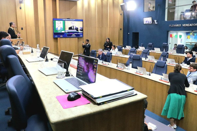 Pequeno expediente: vereadores parabenizam gestão pela ordem de serviço da UBS Humberto Mourão e realizam críticas em relação à empresa de lixo e salário dos servidores 