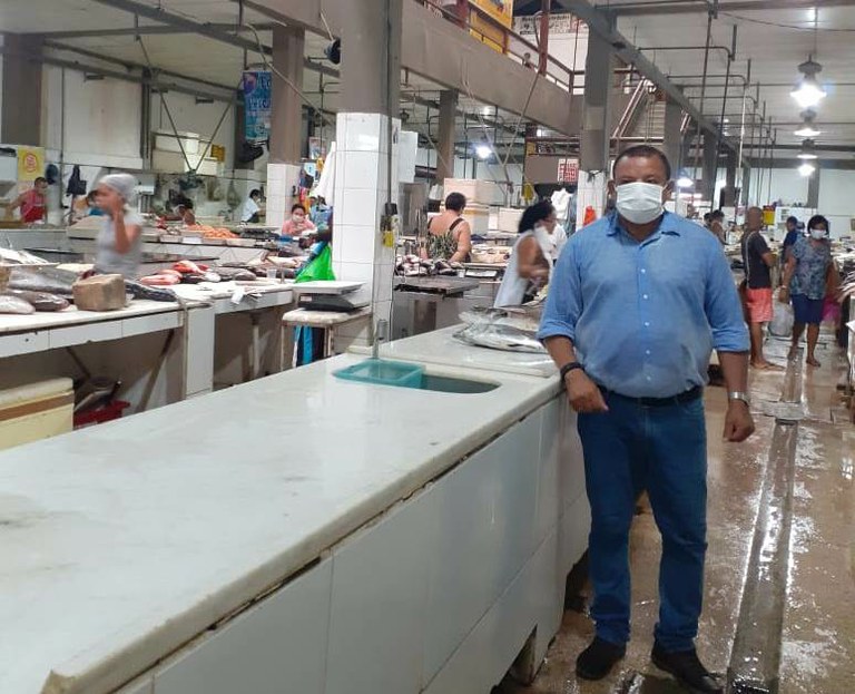 Permissionários do Mercado Central dialogam com Américo de Deus