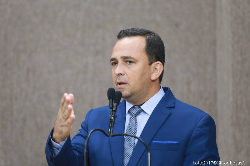 PL de Fábio prevê programa de combate à pichação e vandalismo em Aracaju