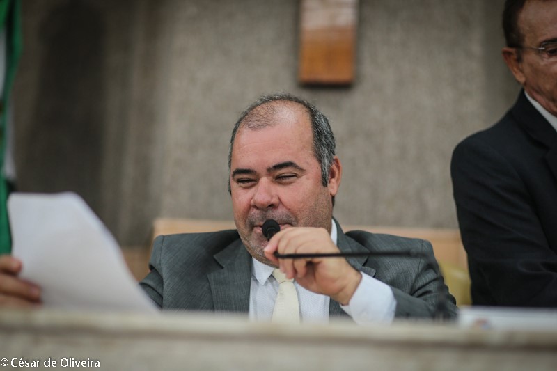 PL, de Isac, que prevê aulas de português para imigrantes e refugiados é aprovado em 1º discussão