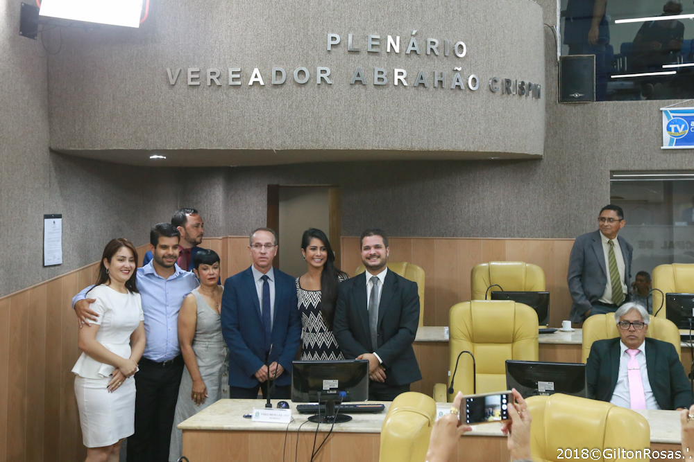 Plenário da Câmara recebe o nome de 'Vereador Abrahão Crispim'