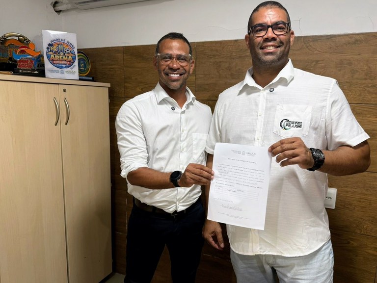 Por meio de emenda impositiva do vereador Sargento Byron, Sejesp entrega tatames à Federação Sergipana de Jiu-Jítsu