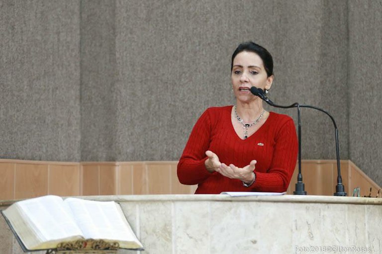 "Por que querem abafar a CPI do Lixo?", indaga Emília Corrêa