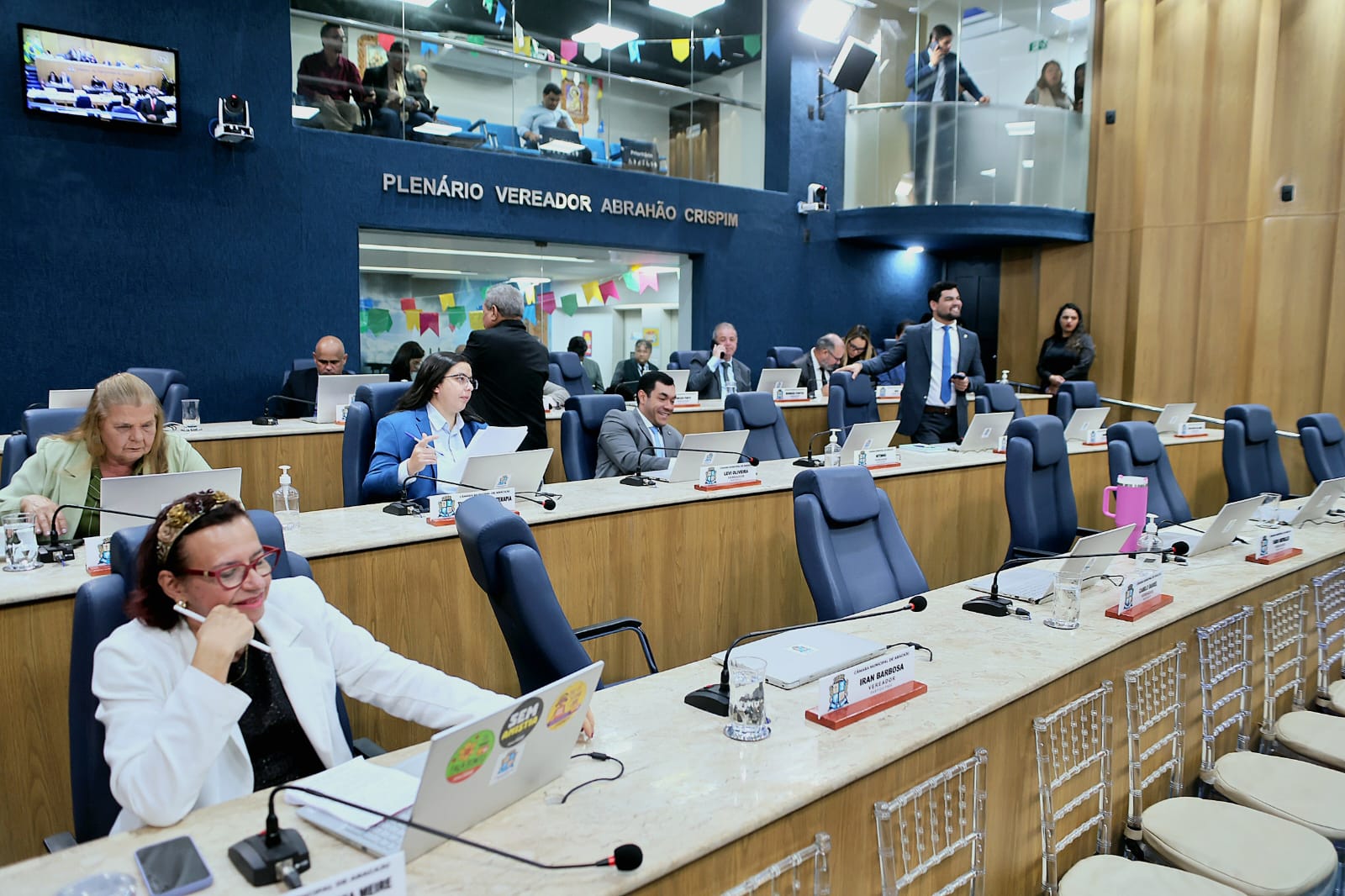 Posse de desembargador, problemas de trânsito e projeto voltado para crianças e adolescentes marcam o Pequeno Expediente
