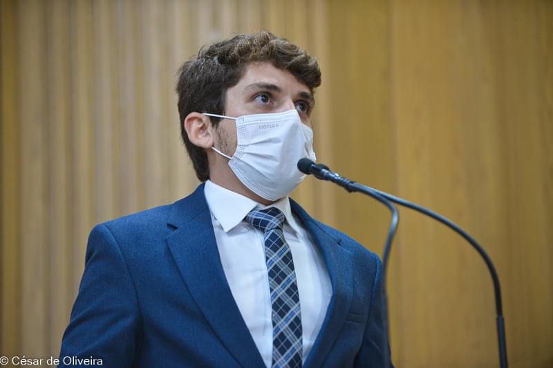 "Precisamos encontrar um equilíbrio entre desenvolvimento e justiça social", destaca Breno Garibalde