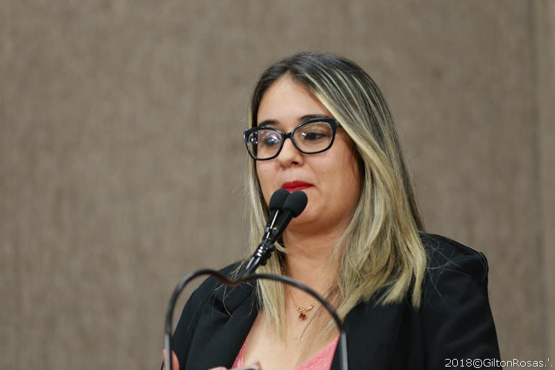 Precisamos saber o que tem sido feito em prol dos renais crônicos, questionou Kitty à secretária da Saúde de Aracaju