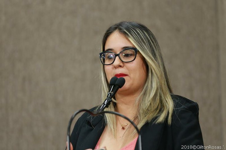Precisamos saber o que tem sido feito em prol dos renais crônicos, questionou Kitty à secretária da Saúde de Aracaju