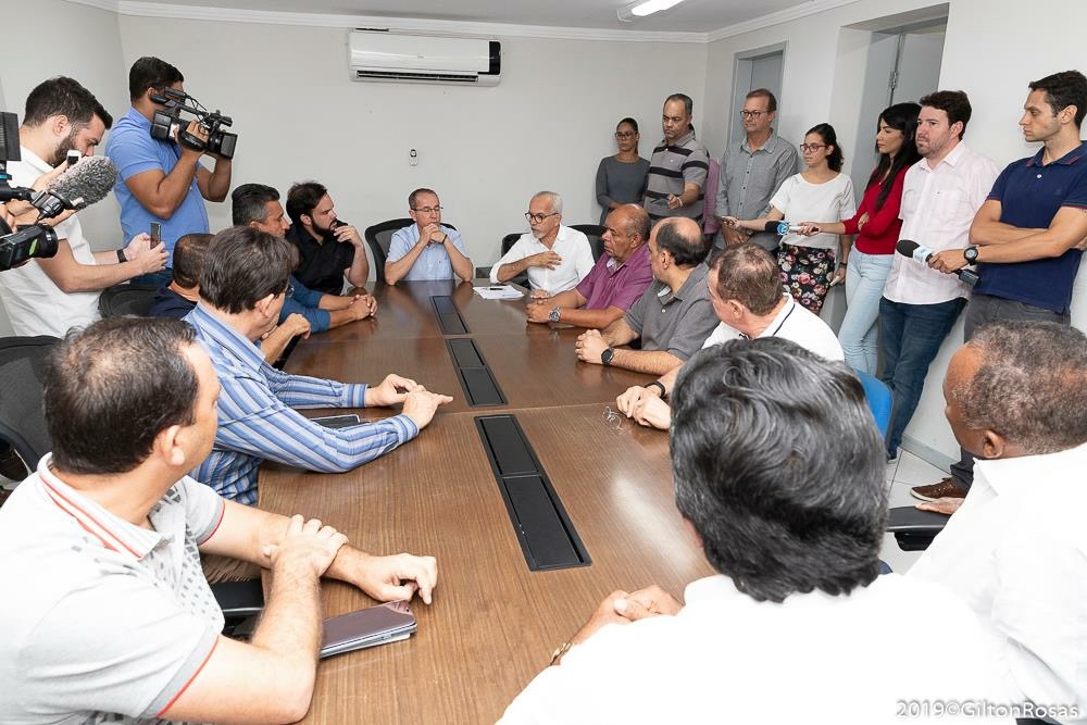 Prefeito sanciona três PLs do Executivo 