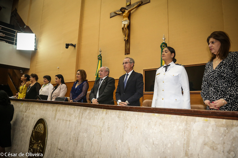 Presidente da Câmara prestigia Sessão Especial de entrega da Medalha Quintina Diniz