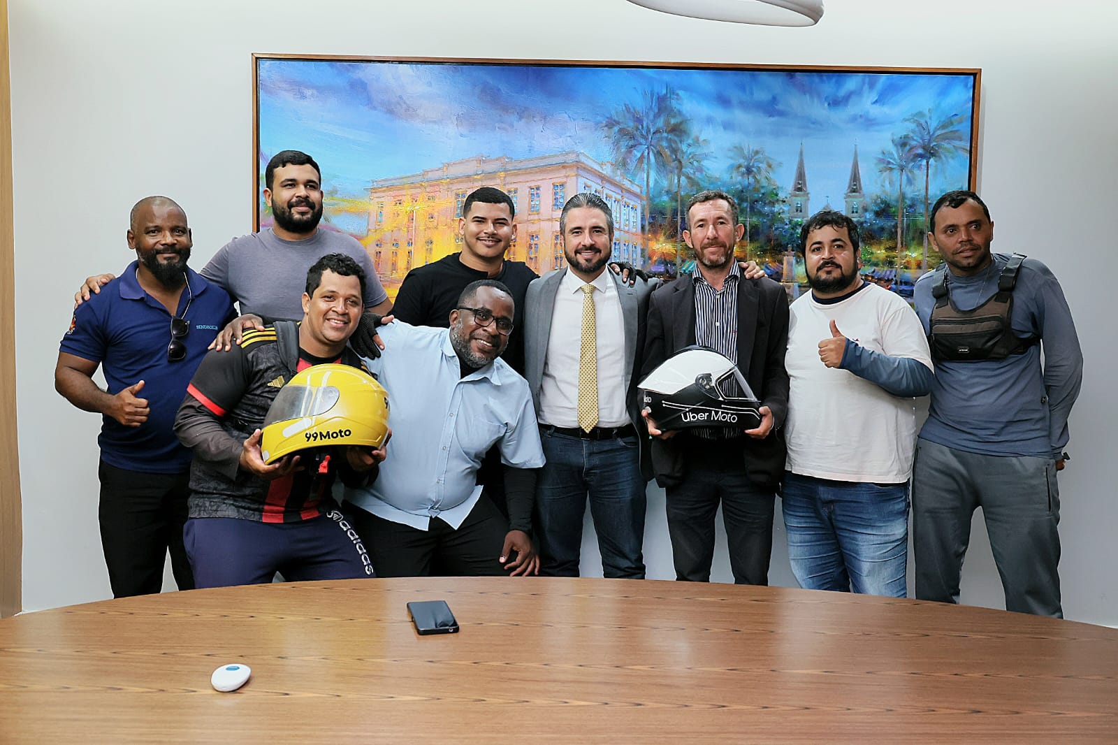  Presidente da Câmara recebe representantes de motoristas por aplicativo, mototaxistas e motofrete