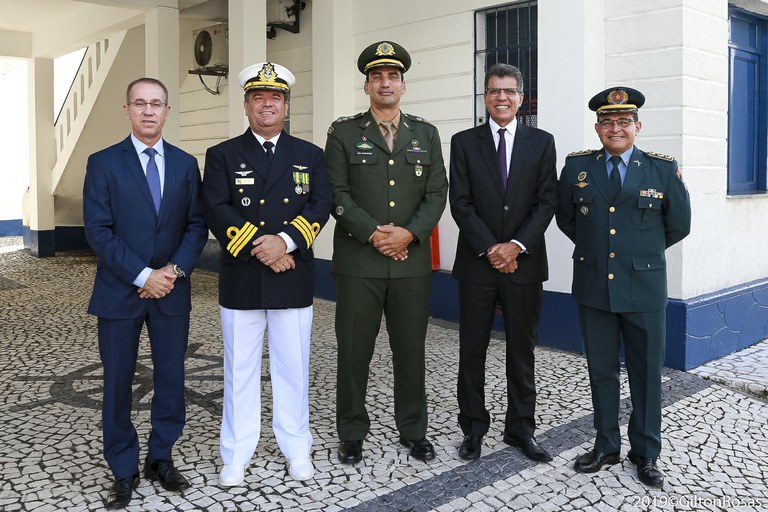 Presidente da CMA recebe medalha de Amigo da Marinha 