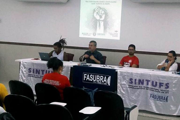 Presidente da Comissão de Educação, Iran Barbosa, participa de Seminário de Formação na UFS