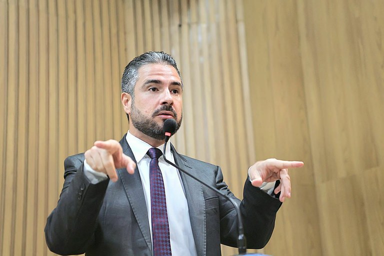 Presidente defende CPI para investigar permissões e concessões em Aracaju