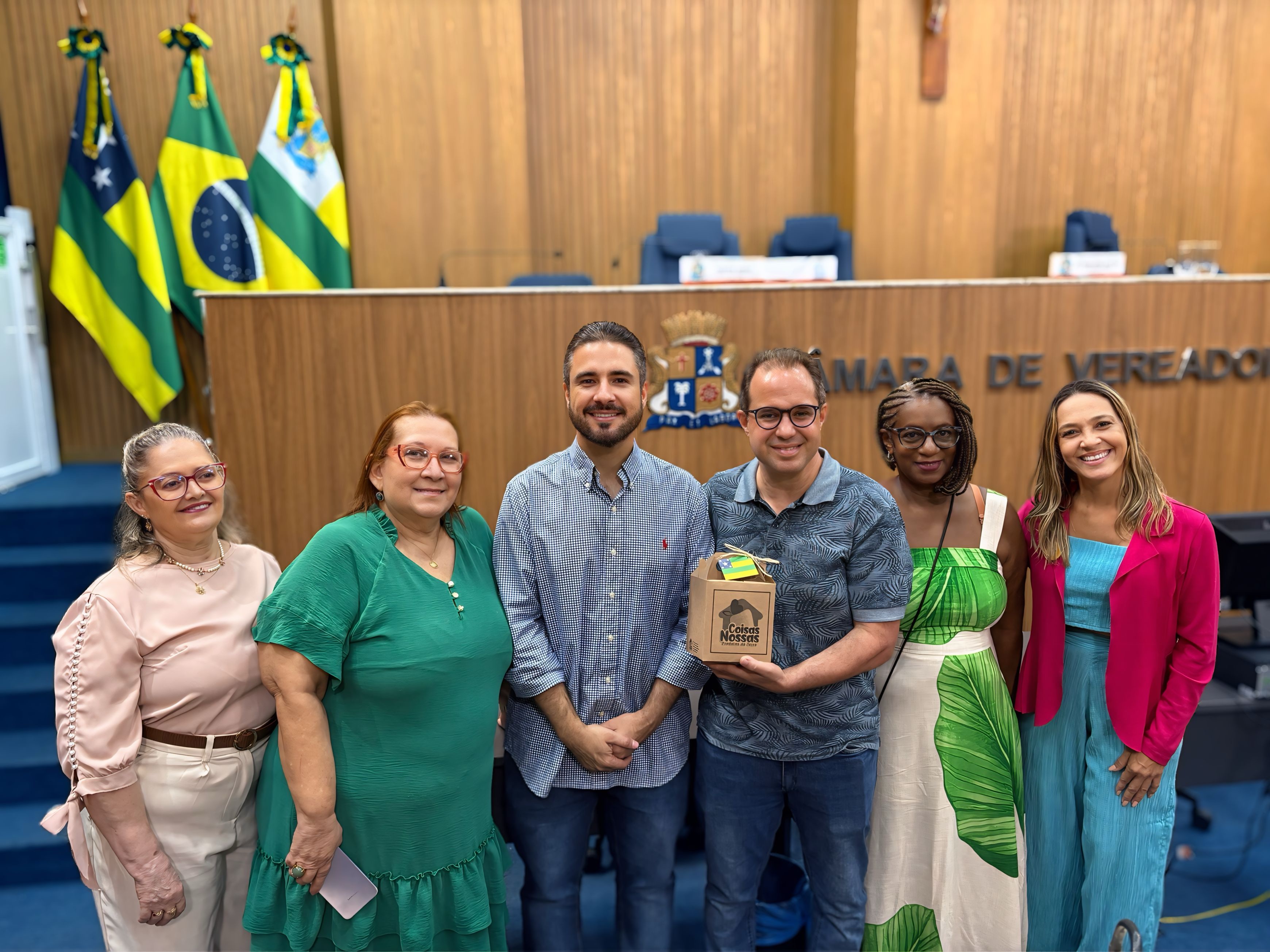 Presidente Ricardo Vasconcelos, superintendente Sheyla Galba e servidoras da Câmara Municipal de Aracaju recebem o presidente da FENALEGIS, Eduardo Carrion Silva