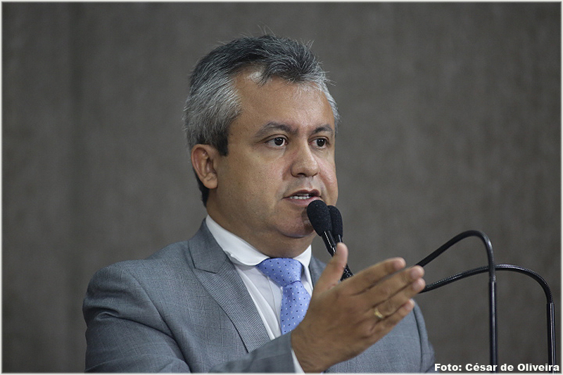 Problemas no Santa Maria preocupam Elber Batalha