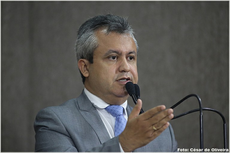 Problemas no Santa Maria preocupam Elber Batalha