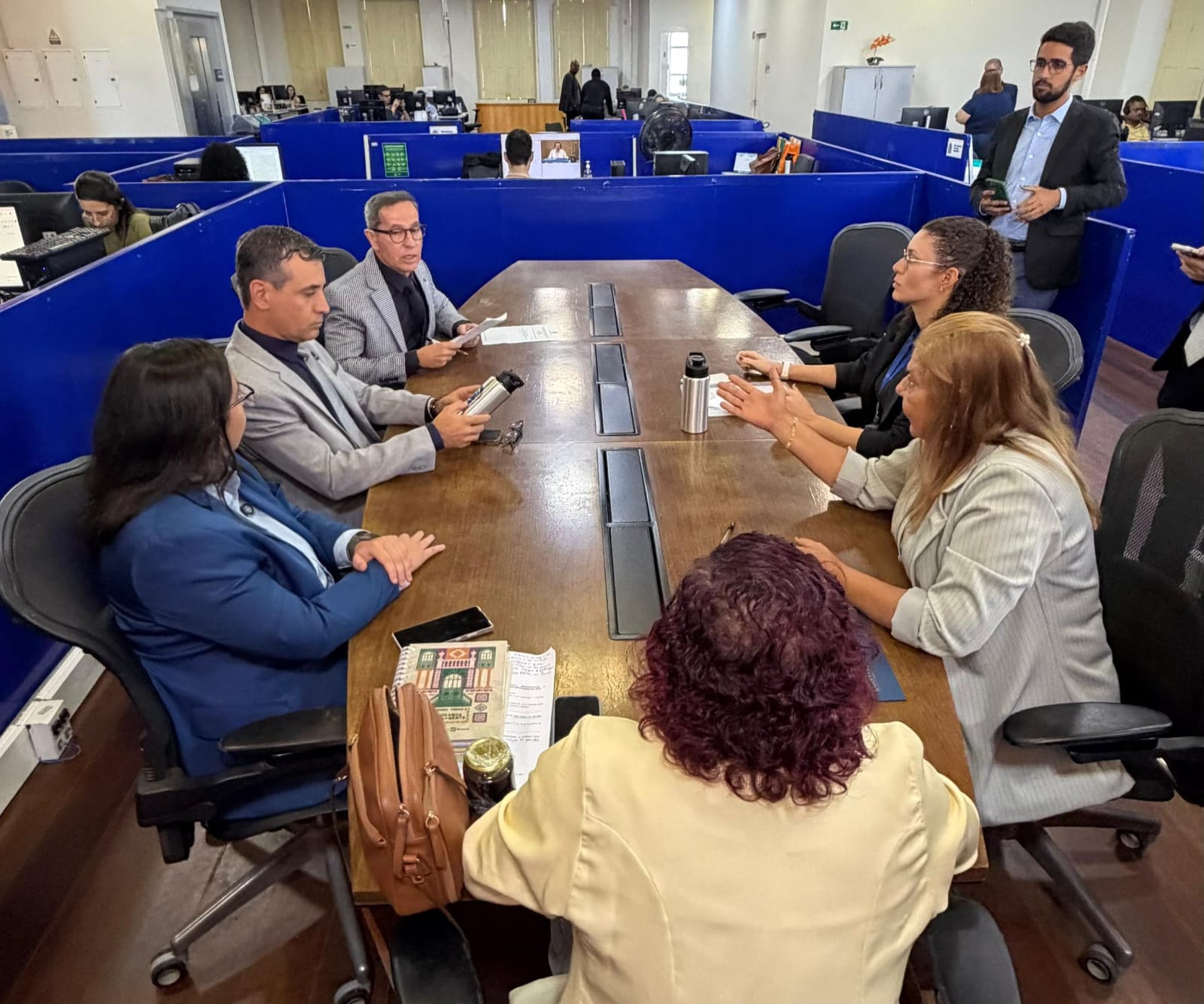 Procuradoria da Mulher e Comissão de Direitos humanos da CMA se reúnem para discutir propostas de combate ao feminicídio 