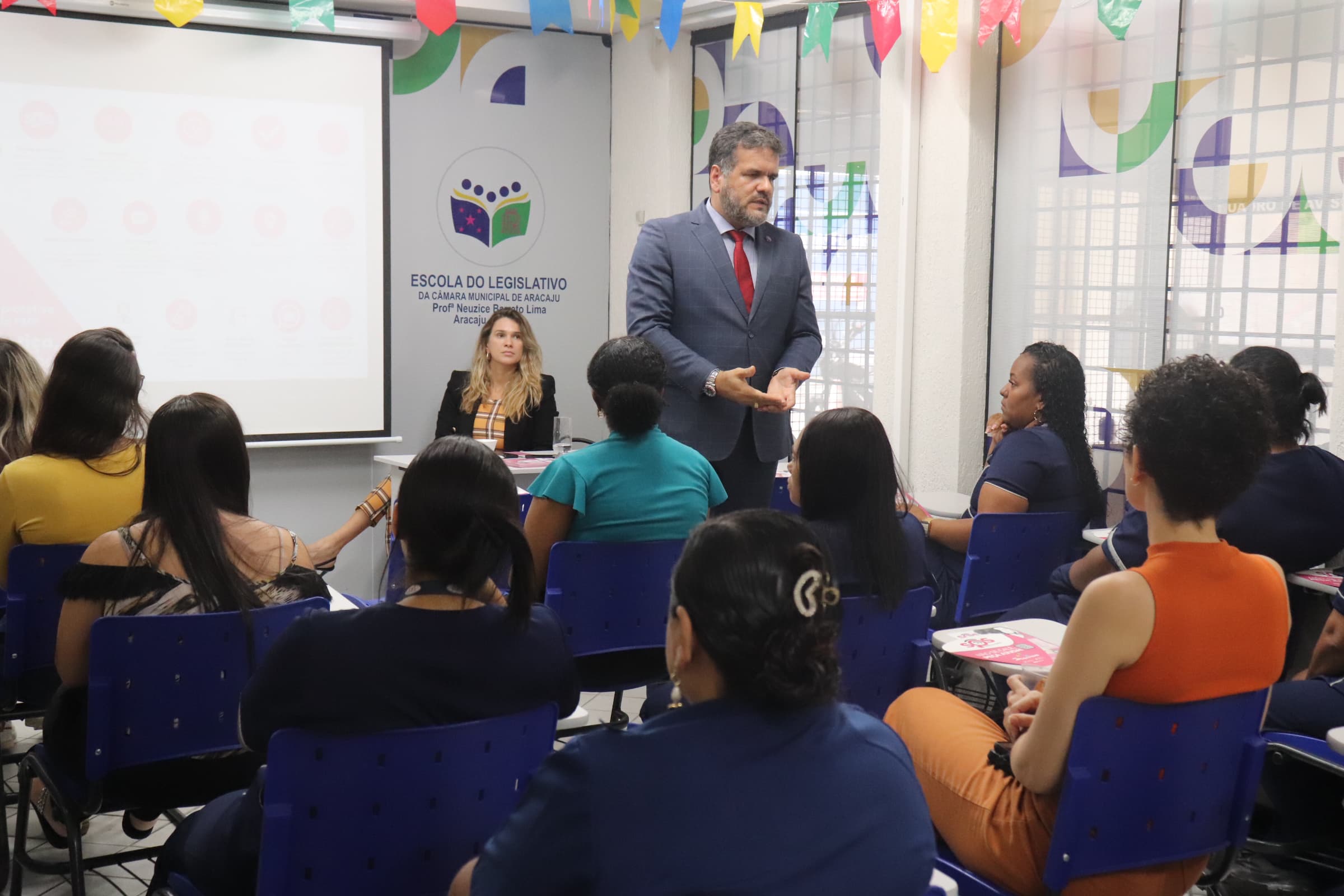 Procuradoria da Mulher realiza palestra para apresentar o aplicativo SOS Maria da Penha 