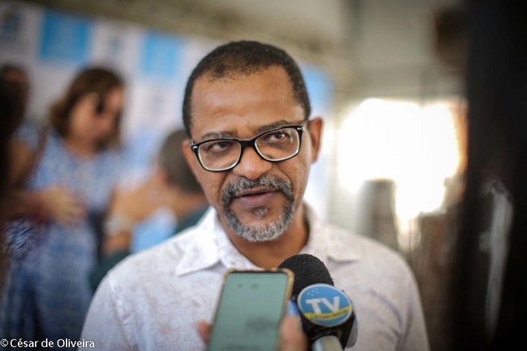 Professor Bittencourt acompanha ordem de serviço de escola na Jabotiana