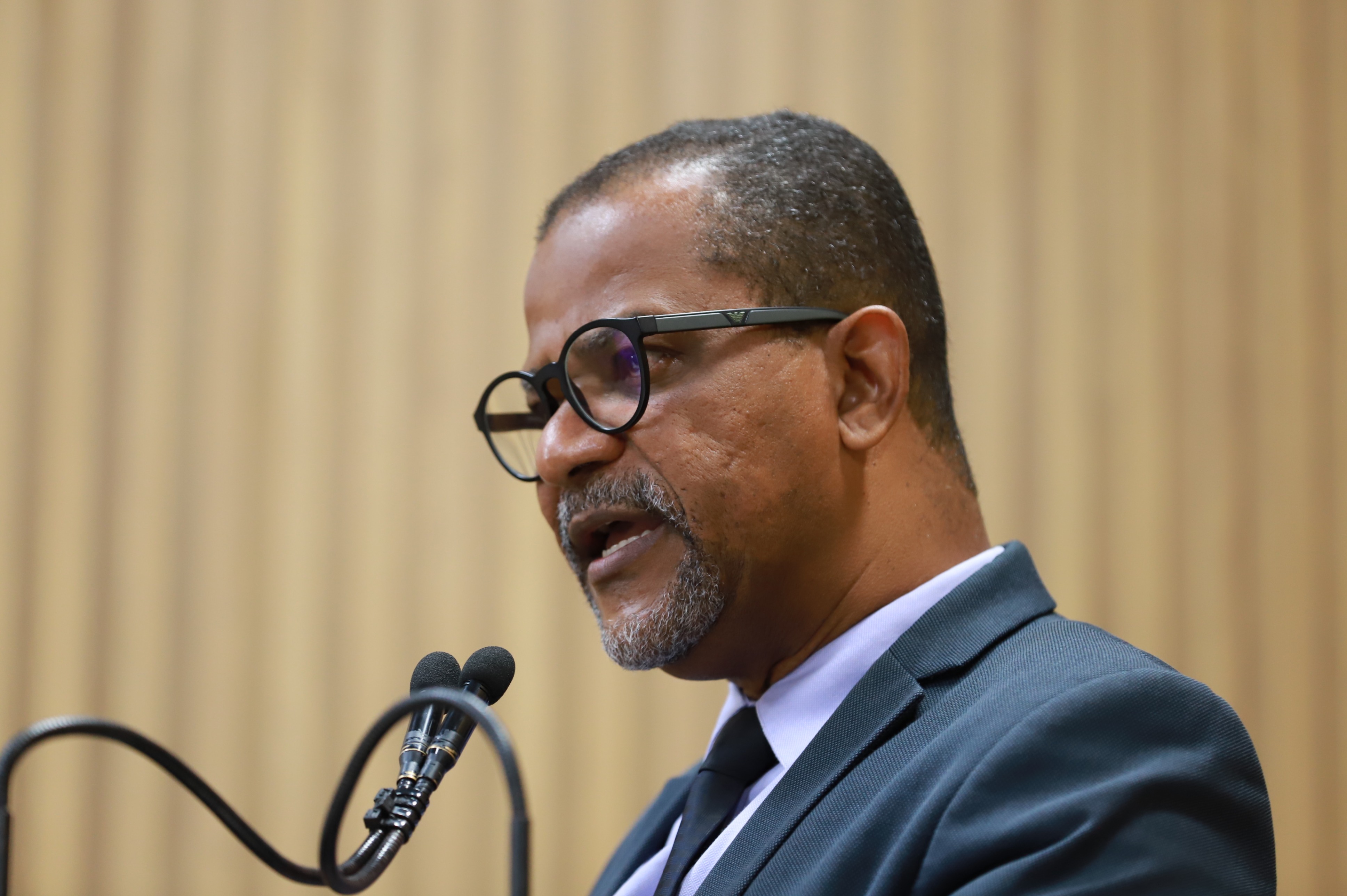 Professor Bittencourt comemora avanço na implantação das lâmpadas de LED na Capital