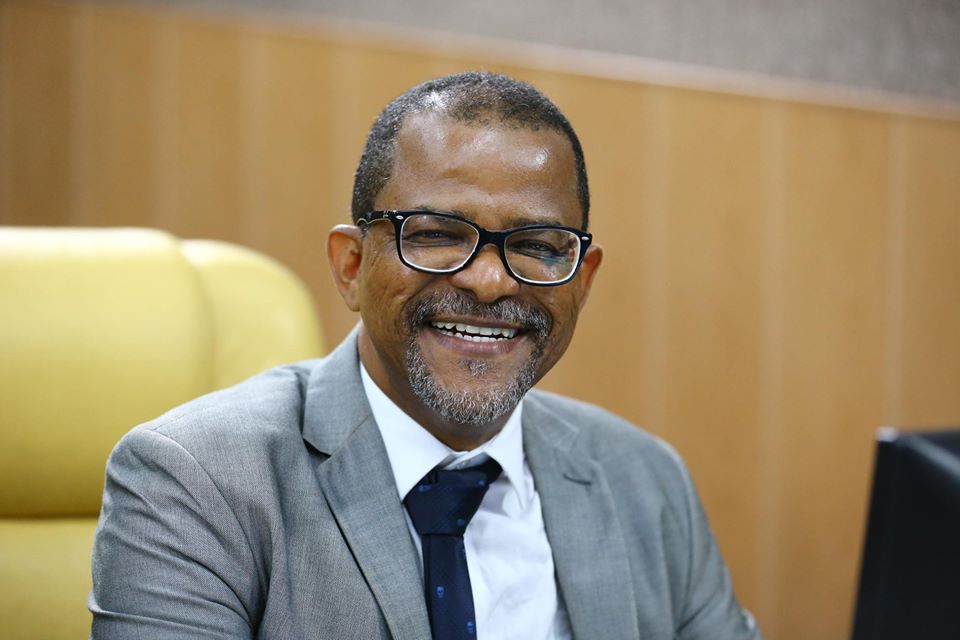 Professor Bittencourt comemora relatório da FNP priorizando a vacinação dos professores da Educação Básica