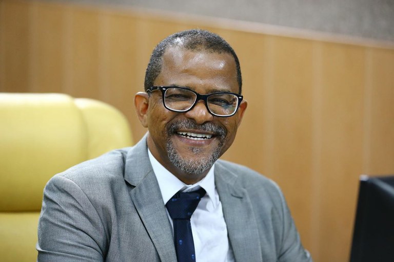 Professor Bittencourt comemora relatório da FNP priorizando a vacinação dos professores da Educação Básica