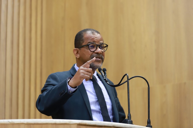 Professor Bittencourt destaca o protagonismo feminino e chama atenção para a violência contra a mulher