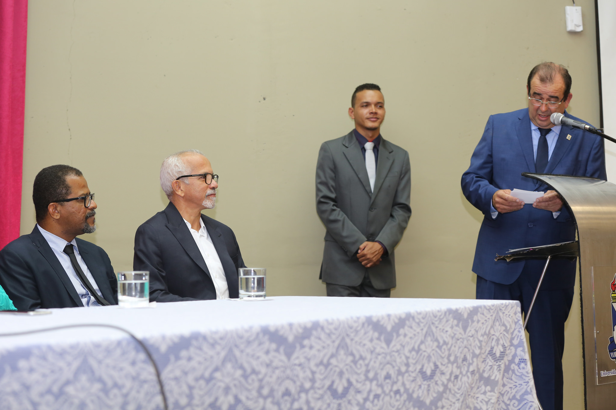 Professor Bittencourt representa Parlamento na posse reitor e vice da UFS