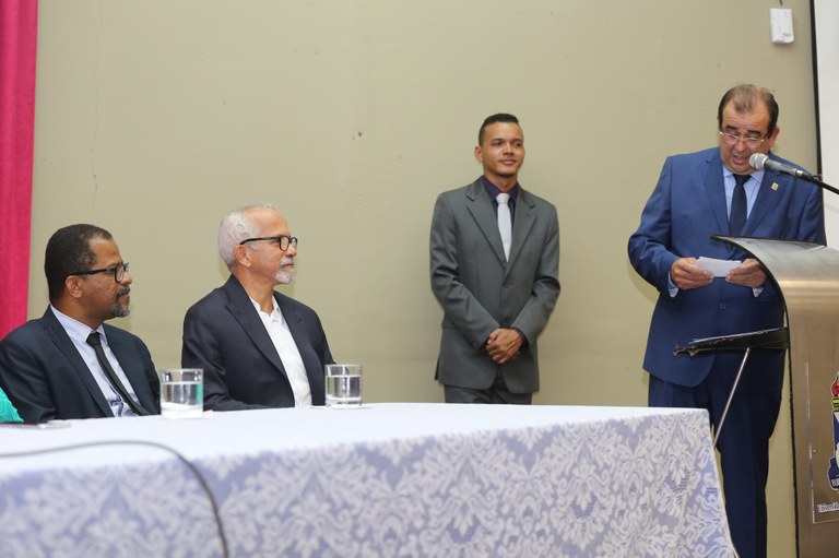 Professor Bittencourt representa Parlamento na posse reitor e vice da UFS