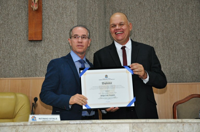 Professor Sérgio Luiz Thiessen recebe título de cidadão aracajuano na CMA