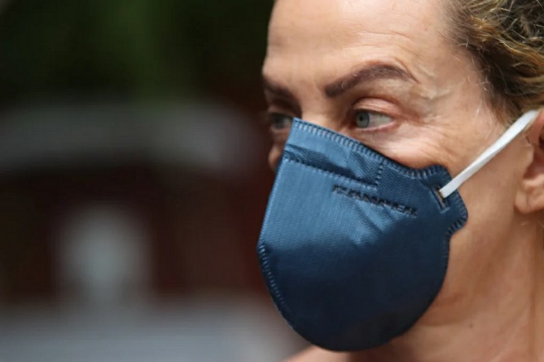 Professora Ângela Melo faz Indicação para que PMA adquira máscaras N95/PFF2 e distribua à população