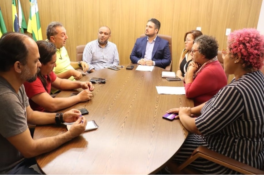 Professora Ângela Melo participa de reunião com Sindisan e reafirma defesa do caráter público da Deso