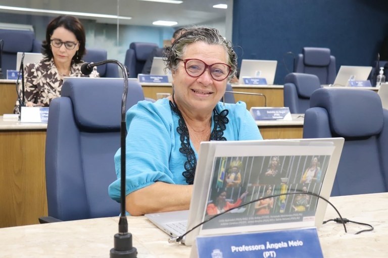 Professora  Ângela tem alta de hospital