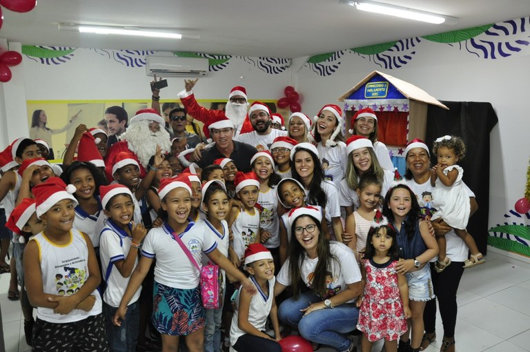 Projeto Conhecendo o Parlamento Kids realiza comemoração de Natal para 52 crianças