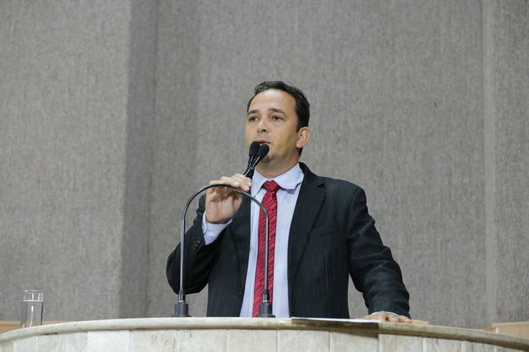 Projeto de Fábio Meireles prevê implantação de bueiros inteligentes em Aracaju