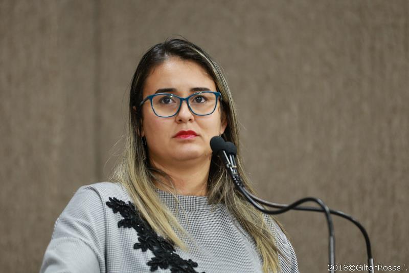 Projeto de Kitty Lima prevê desconto no salário de vereadores faltosos