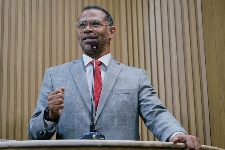 Projeto de lei que assegura atendimento prioritário à pessoa com Síndrome de Down é aprovado