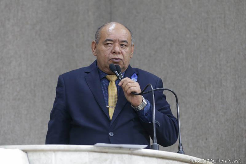 Projeto de Seu Marcos garante gratuidade a idosos com 60 anos