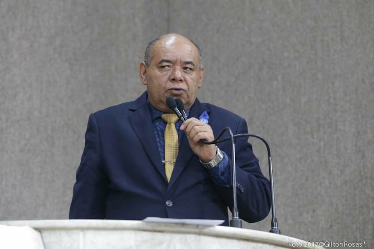 Projeto de Seu Marcos garante gratuidade a idosos com 60 anos