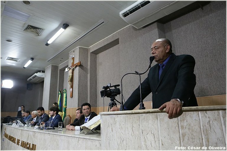 Proposituras aprovadas de Seu Marcos cobram dados e medidas da atuação da SMTT em Aracaju