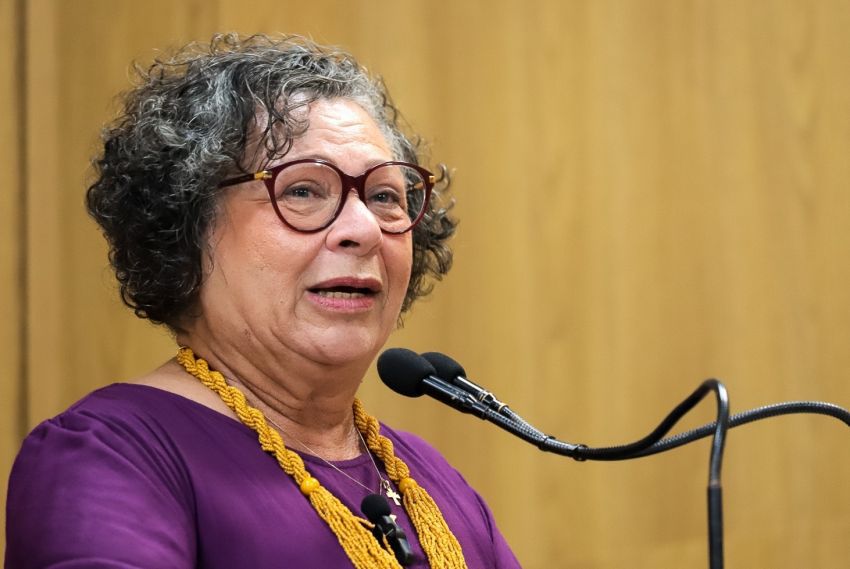 Proposituras de Professora Ângela Melo garantem direitos das mulheres aracajuanas