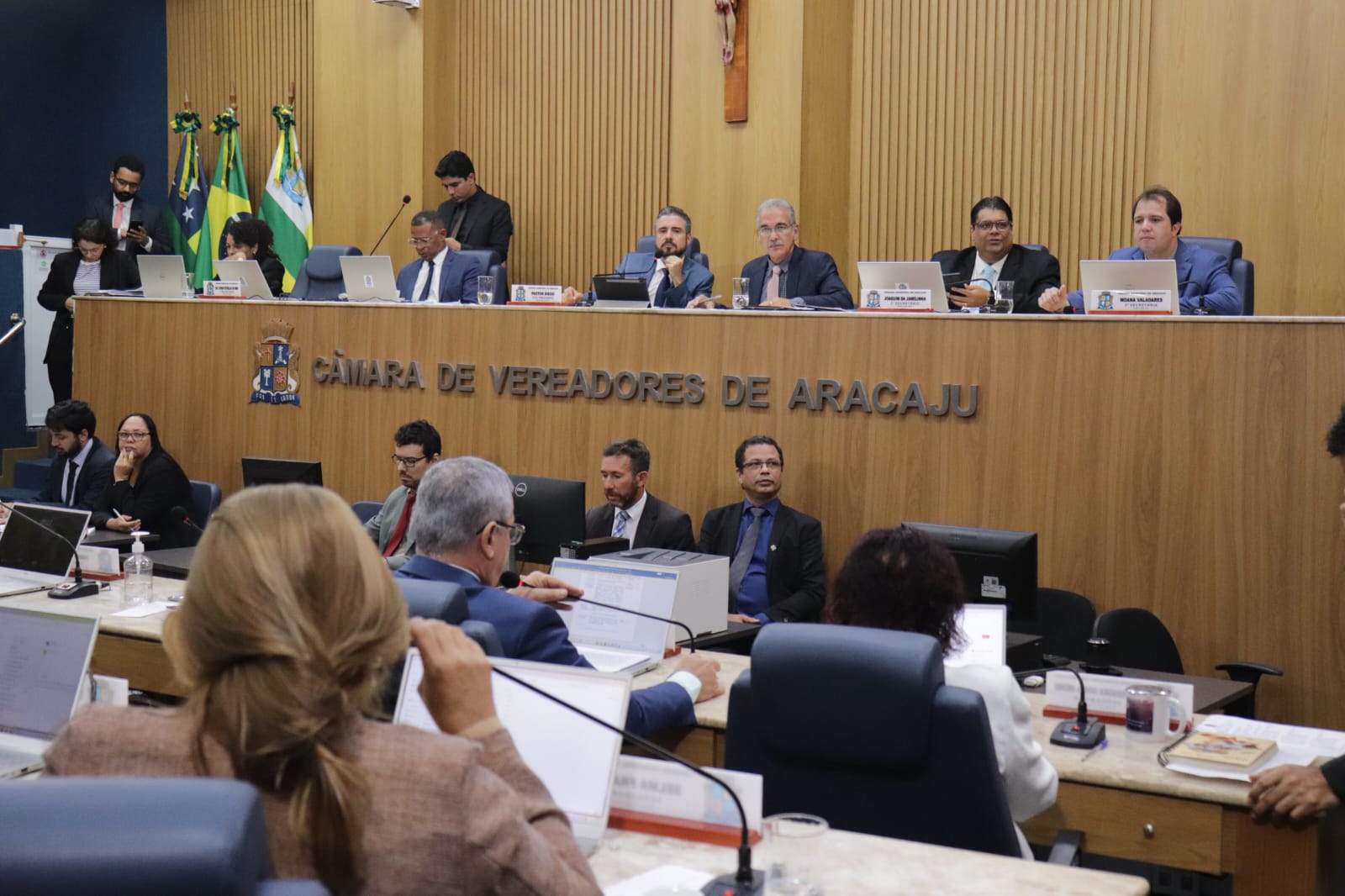 Proteção à criança, direitos sociais, ambulantes e emendas pautam discursos no Pequeno Expediente