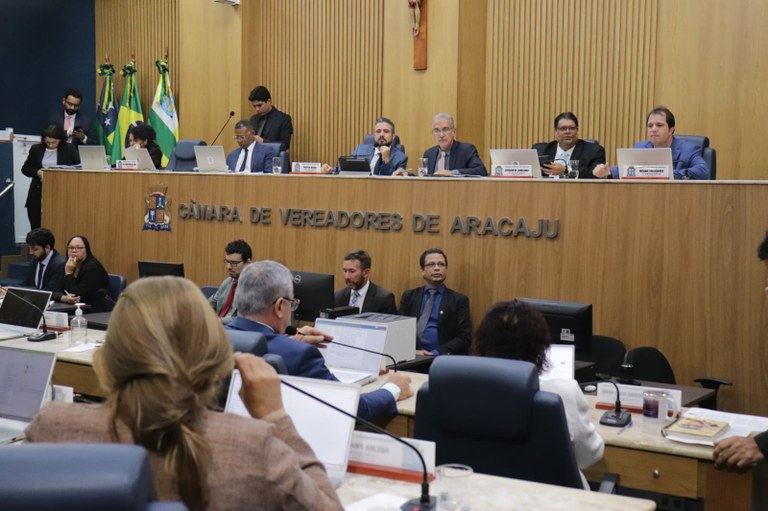 Proteção à criança, direitos sociais, ambulantes e emendas pautam discursos no Pequeno Expediente