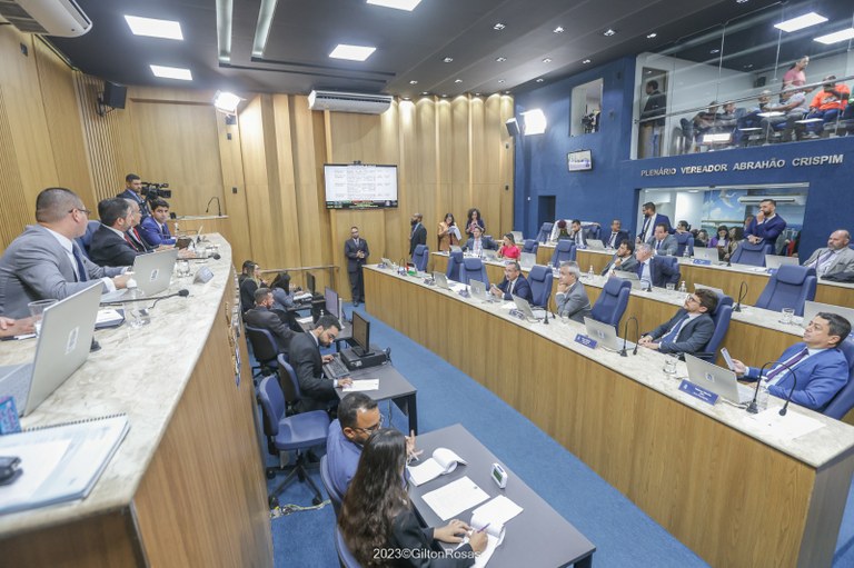 Regulamentação do transporte complementar urbano é tema de debate na Câmara