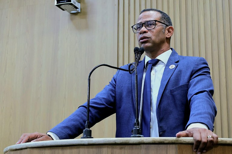 "Respeitem nosso parlamento e nosso povo! O que não é feito de maneira séria aqui?", questiona Sargento Byron a respeito de comentário que põe em dúvida a credibilidade da Audiência Pública sobre a divisão territorial da Zona de Expansão 