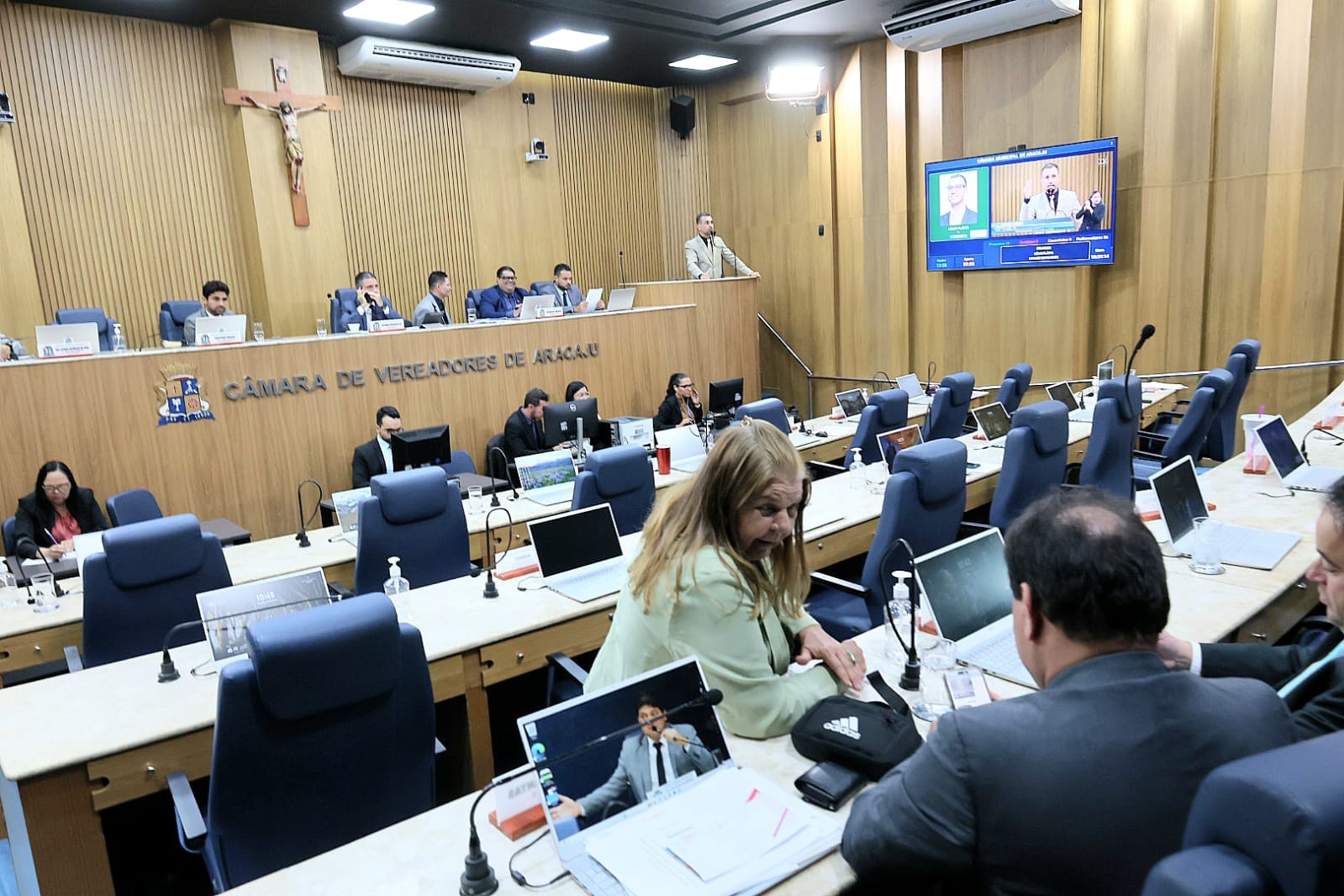 Retorno dos ônibus elétricos e reivindicação para o cumprimento de leis municipais marcam o Grande Expediente