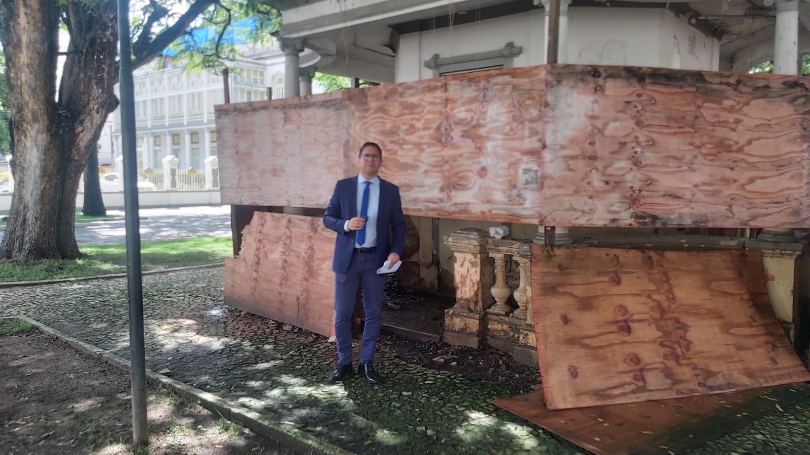 Ricardo Marques lamenta abandono e descaso com prédios históricos no centro de Aracaju