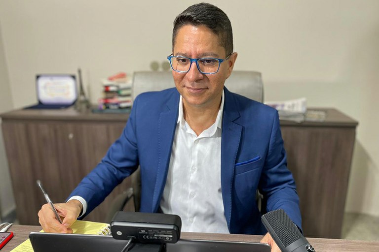 Ricardo Marques questiona da prefeitura por que obra da Hermes Fontes está atrasada